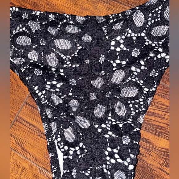 *SOLD* Victoria’s Secret Lace Bikini - Picture 4 of 7